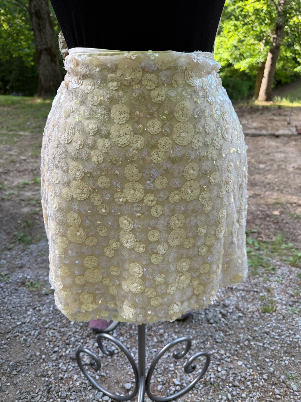 Francesca's Collections Cream Floral Sequin Mini Skirt